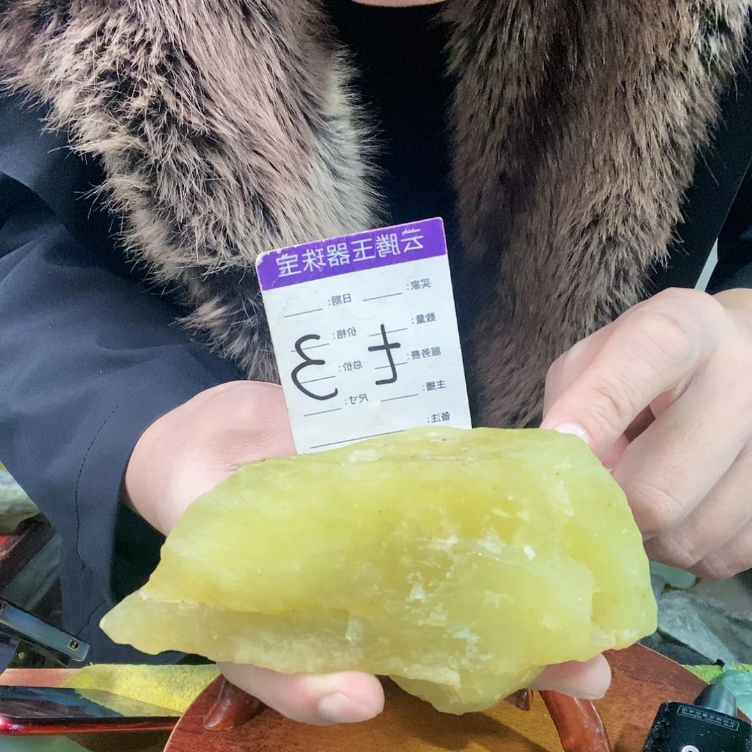 蛇纹石玉未镶嵌珠宝奇石