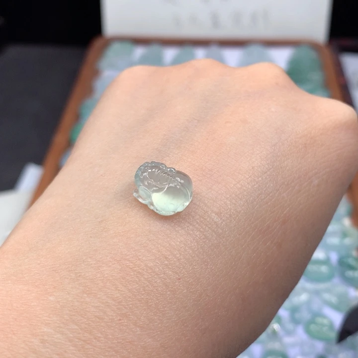 颈饰未镶嵌翡翠高冰貔貅