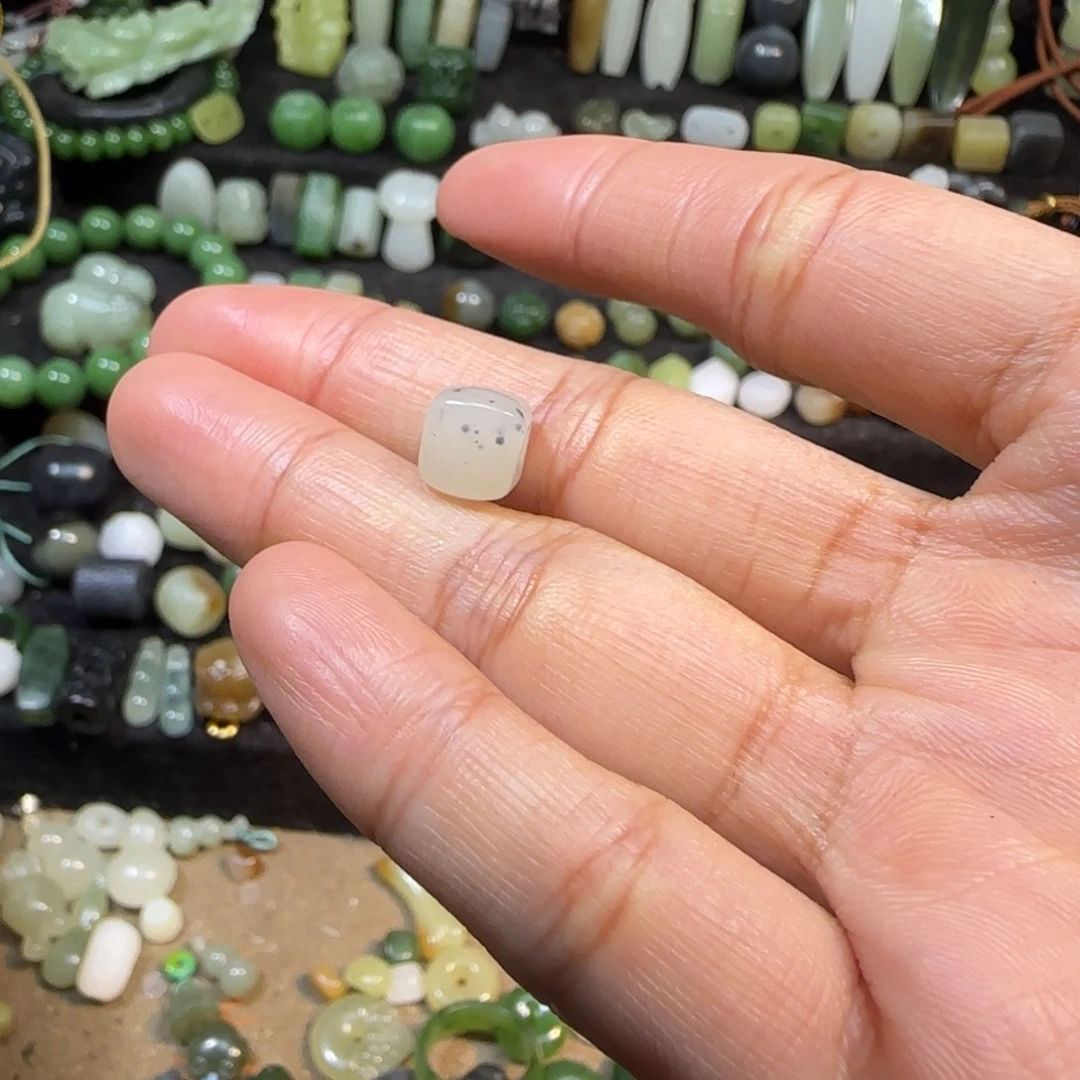 和田玉未镶嵌颈饰8mm青花方糖方块