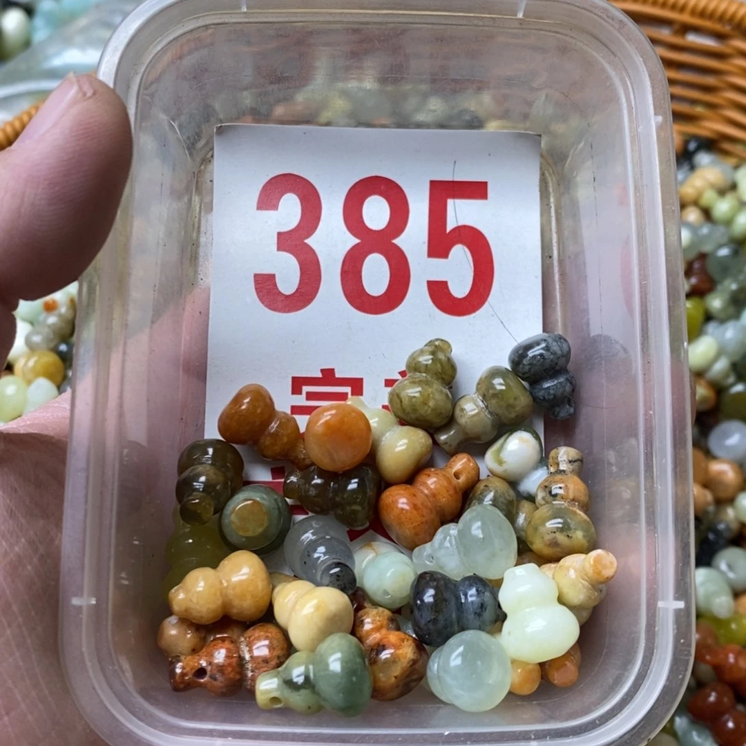 蛇纹石玉挂坠未镶嵌