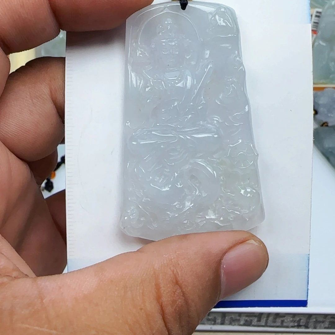 翡翠未镶嵌颈饰，