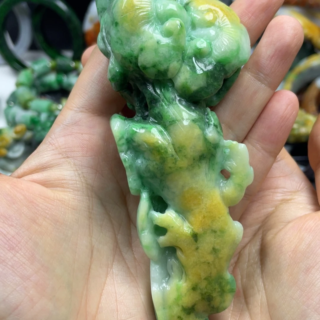 婵***翡翠未镶嵌颈饰牌子