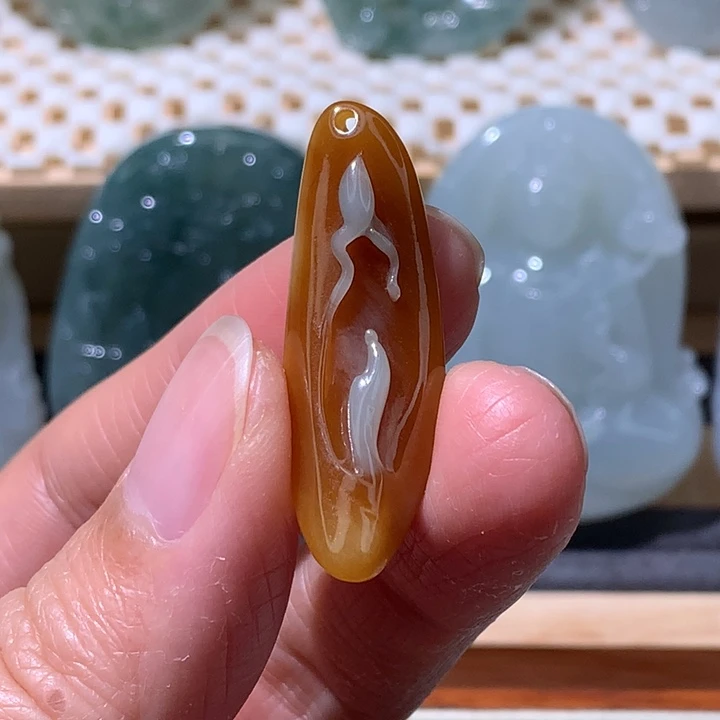 翡翠未镶嵌颈饰悟道