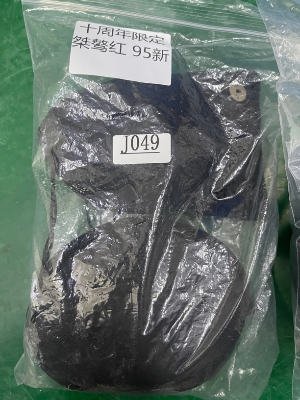 95新  捡漏beats solo3十周年限定桀骜红编号J049