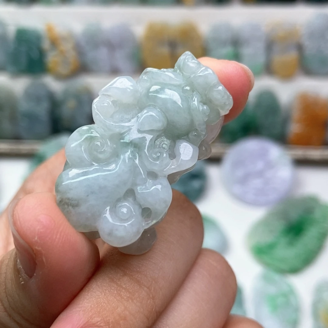 翡翠未镶嵌吊坠(赠链)