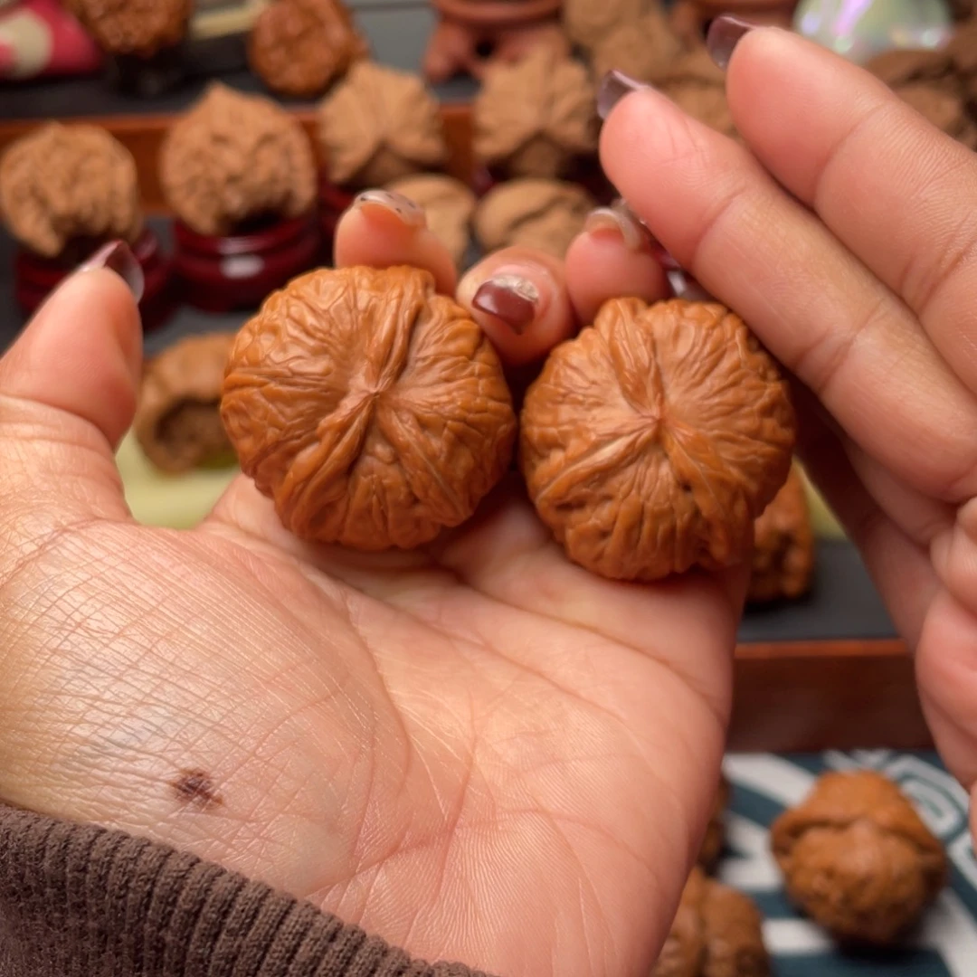 【闪购商品】文玩核桃把件元宝三棱