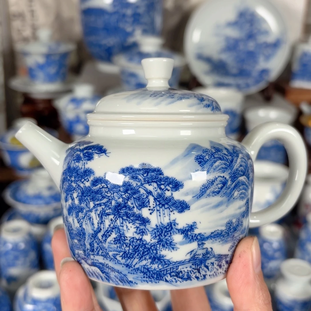 耿***涛青花瓷器手绘作品陶瓷壶