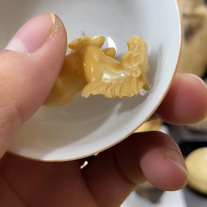 不***行瓷片精致雕刻工艺精湛