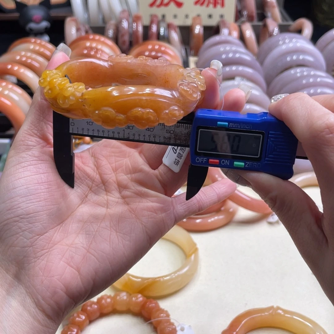 未镶嵌手镯石英质玉