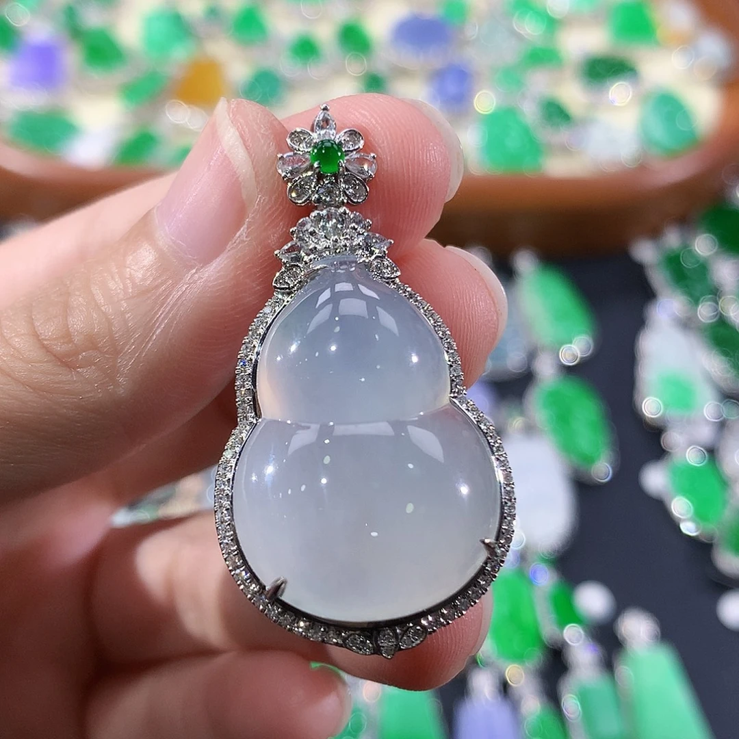 翡翠18K金镶嵌颈饰