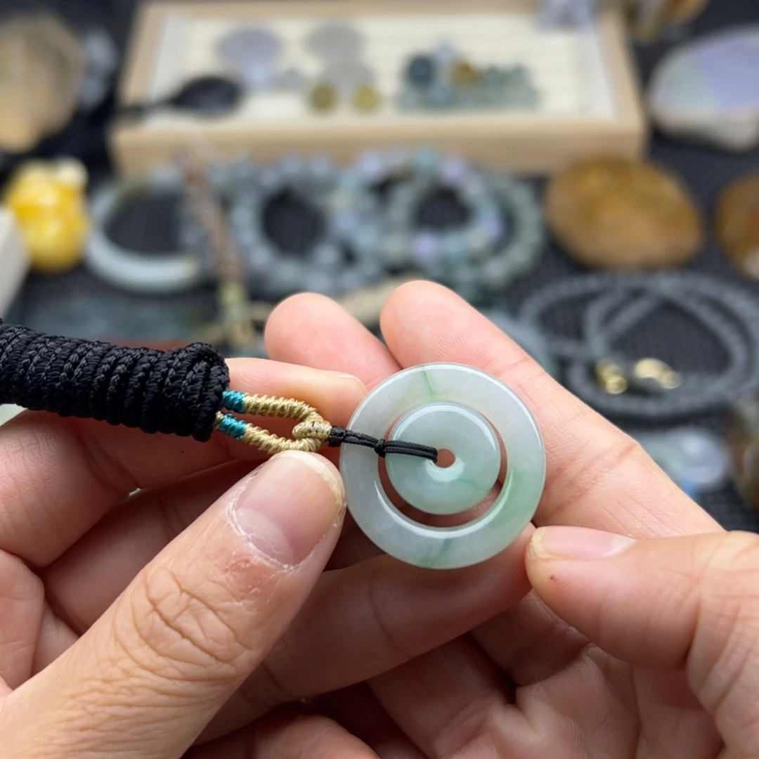 颈饰未镶嵌翡翠子母扣