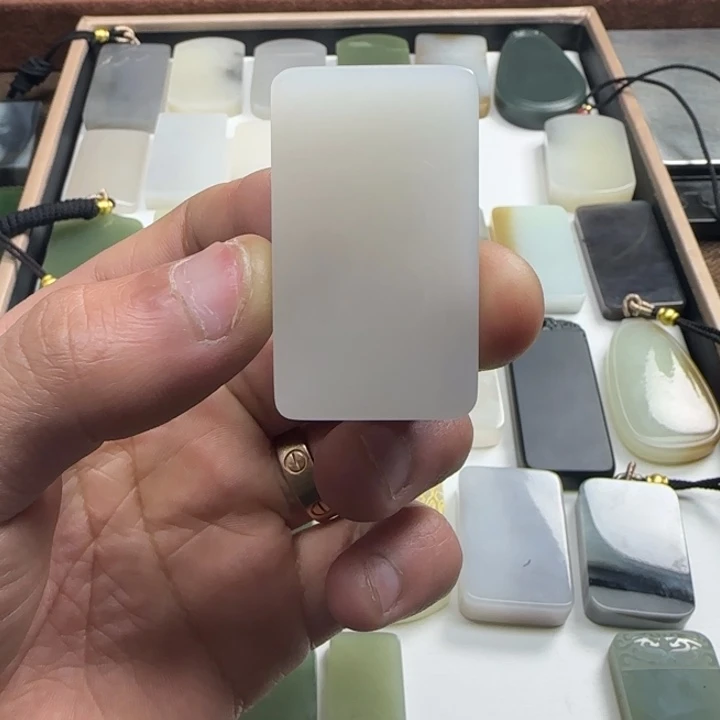 和田玉颈饰未镶嵌子**歌