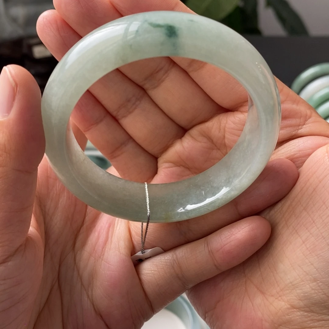 翡翠手镯未镶嵌天然