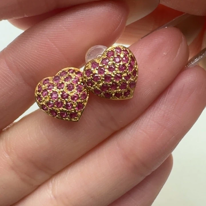 红宝石耳饰未镶嵌在****j