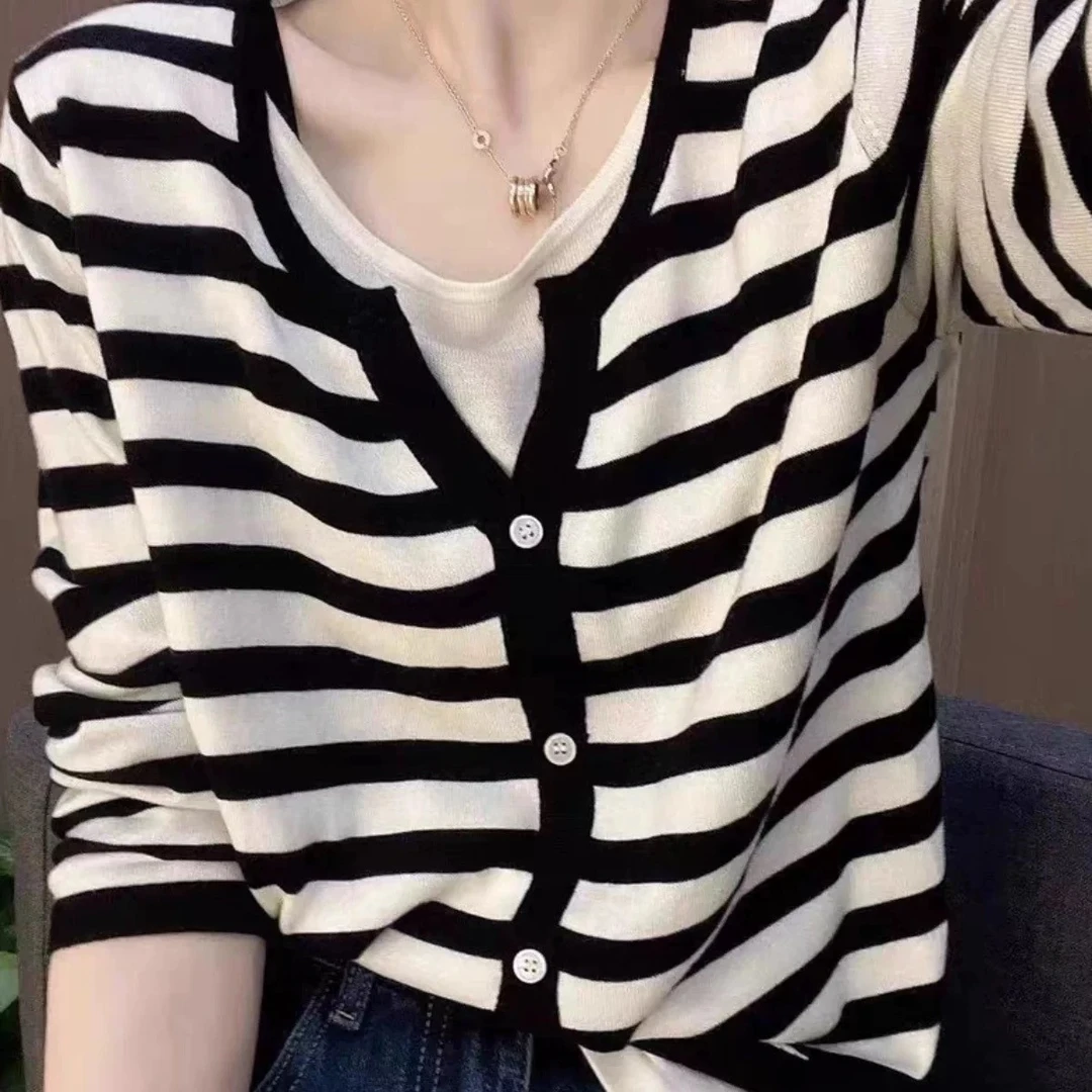 女士羊毛开衫大码2025早秋新款胖妹洋气减龄假两件黑白条纹针织衫