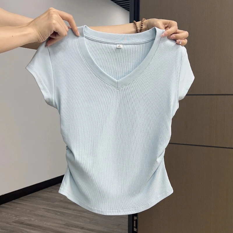 正肩V领浅蓝短袖弧形下摆T恤女不规则褶皱收腰修身短款纯欲上衣夏
