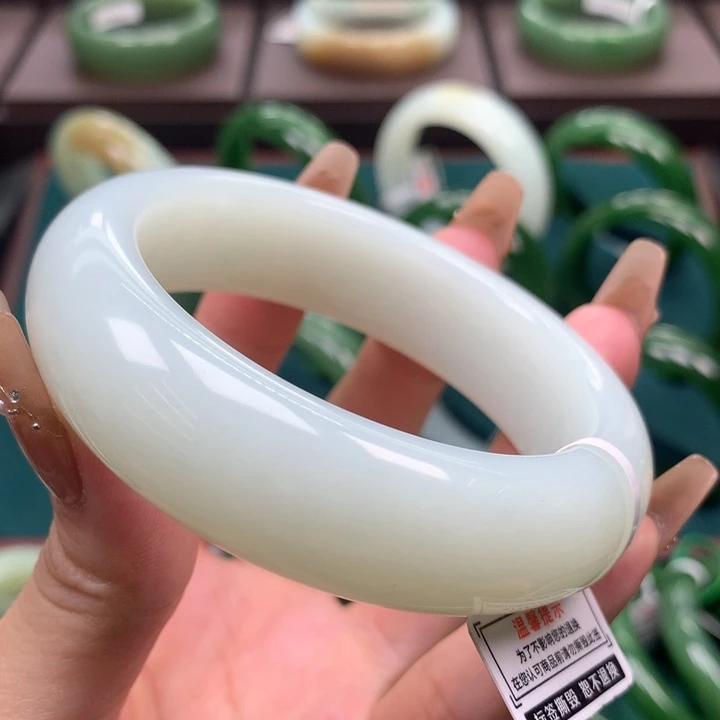 未镶嵌手镯和田玉5556