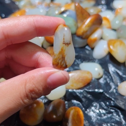 和田玉未镶嵌颈饰8.6克