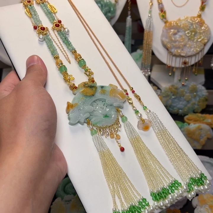 翡翠未镶嵌颈饰吊坠