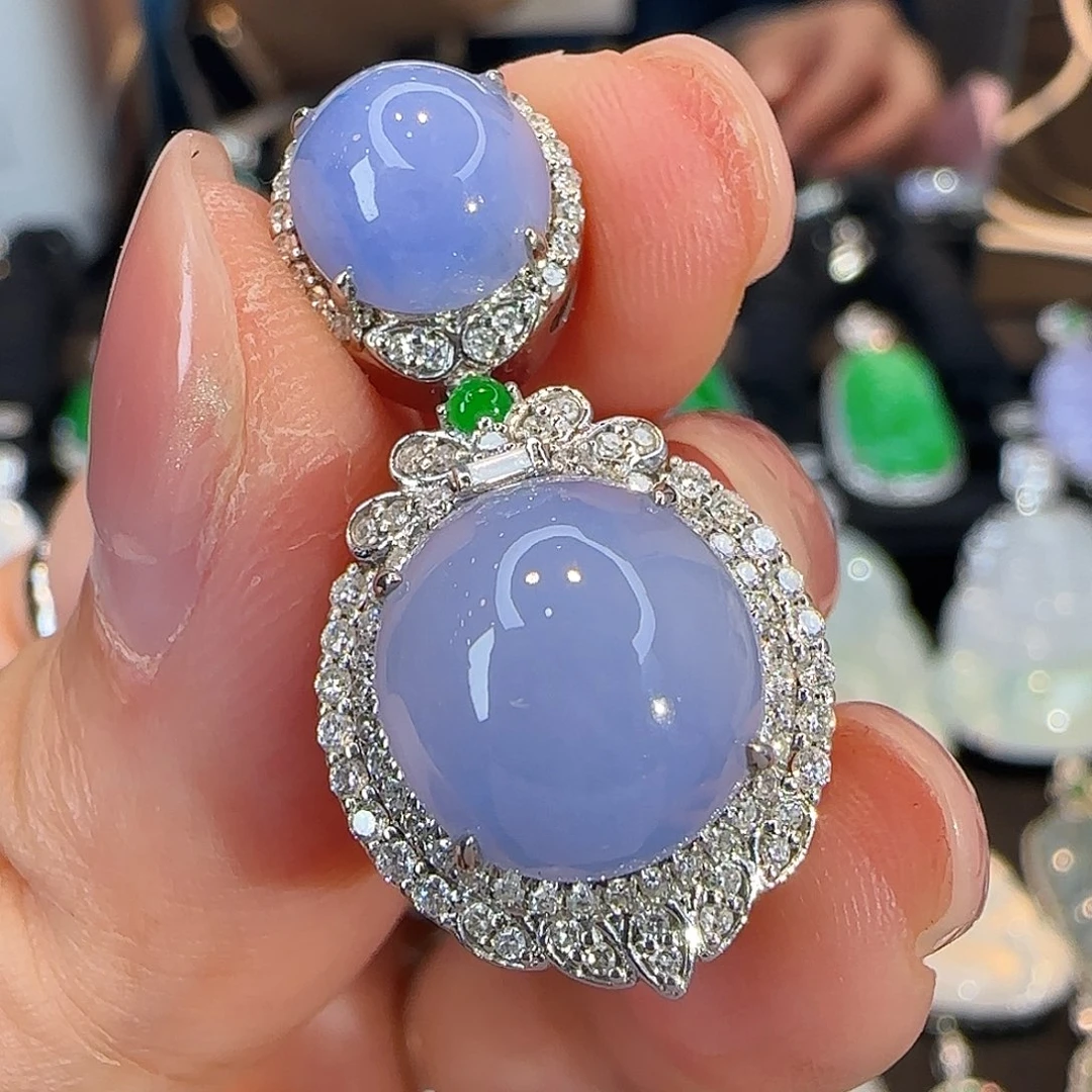 颈饰18K金镶嵌翡翠茄紫蛋面