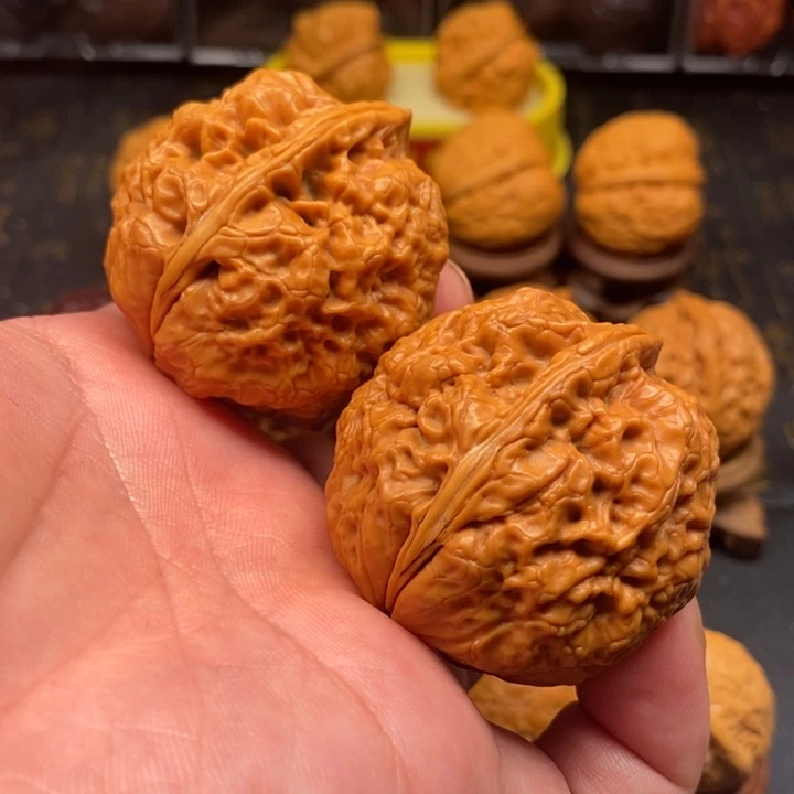 龚***生文玩核桃把件聚宝金蝉