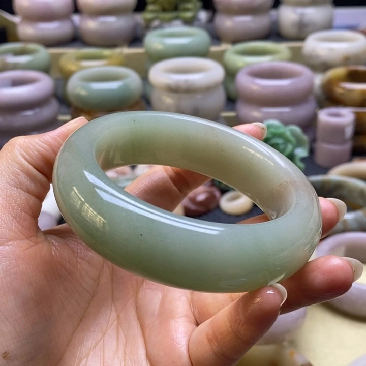 夢***影石英质玉未镶嵌手镯