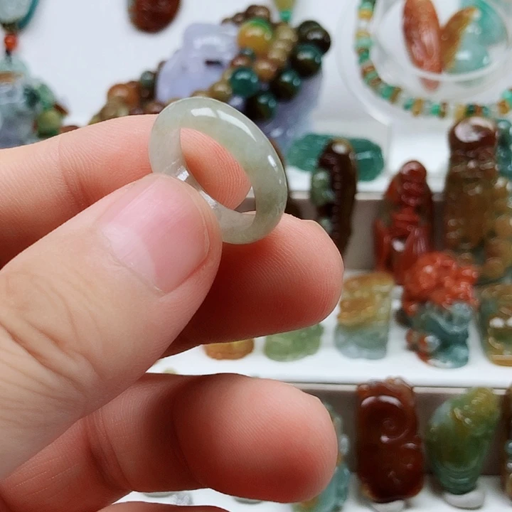 翡翠足银镶嵌颈饰翡翠