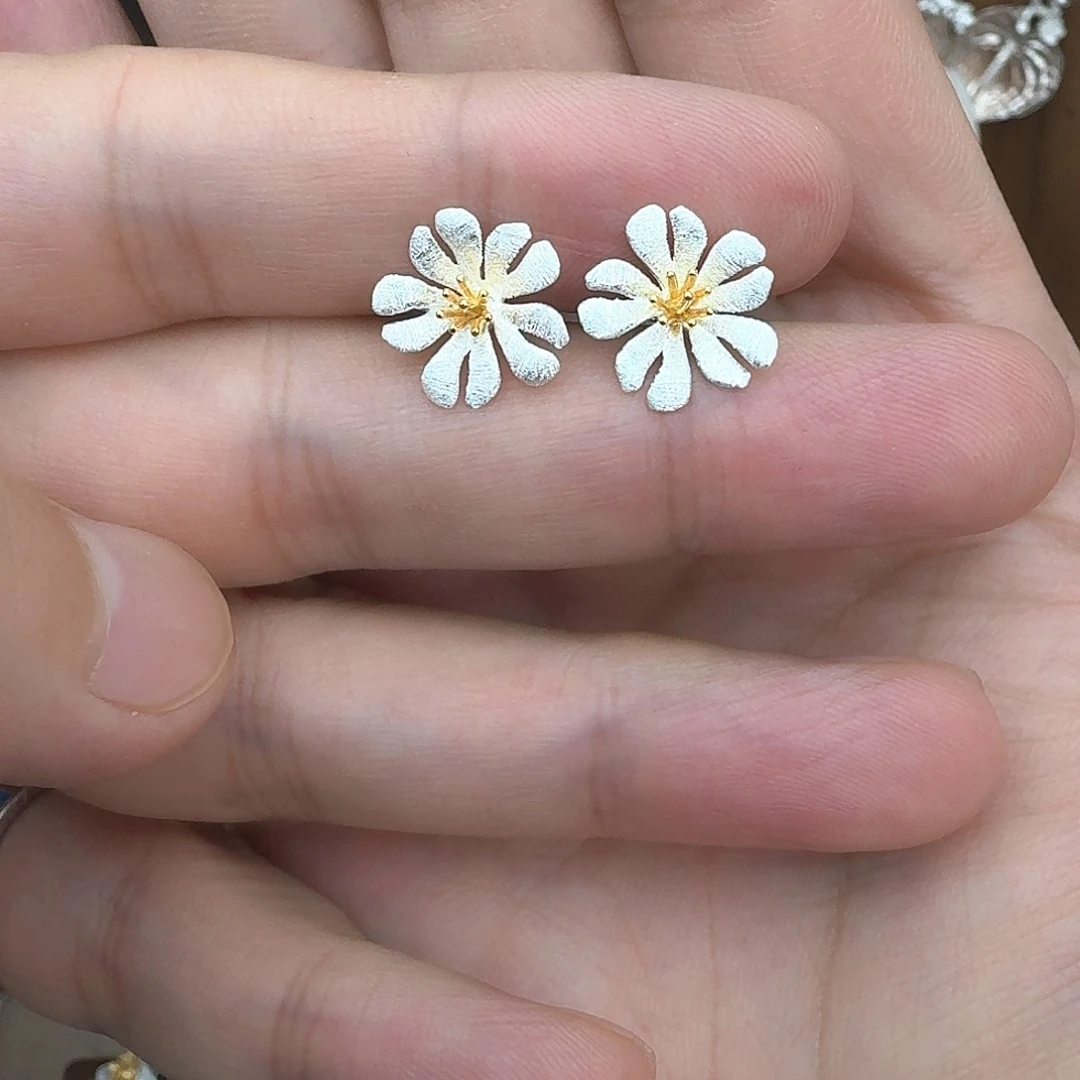 足银小雏菊耳钉s925