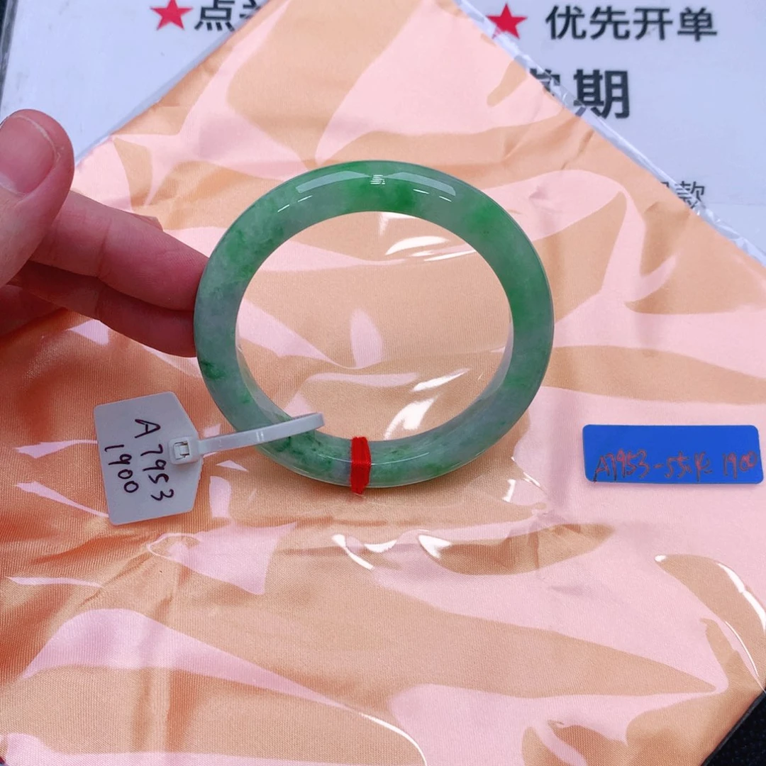 未镶嵌手镯翡翠缅甸翡翠手镯