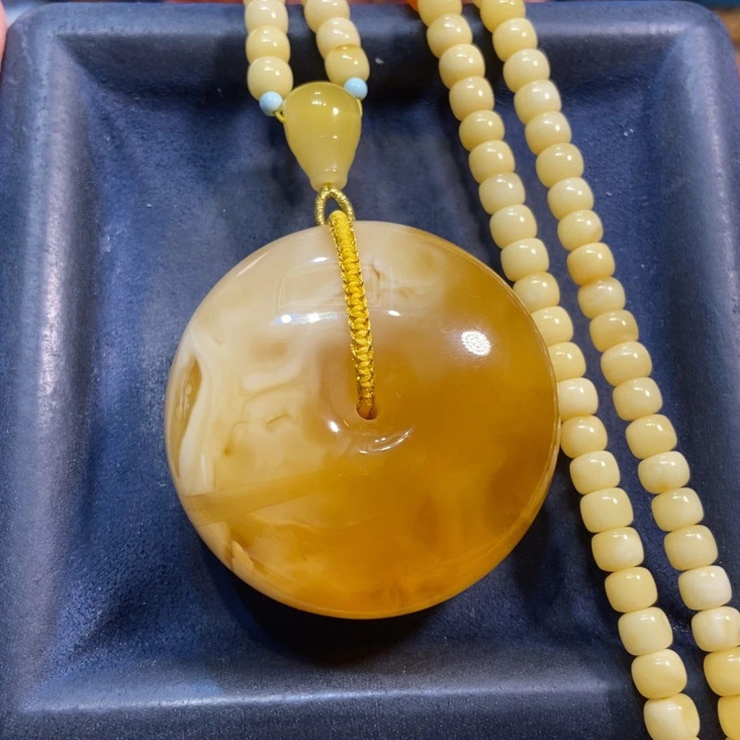 琥珀颈饰未镶嵌蜜蜡