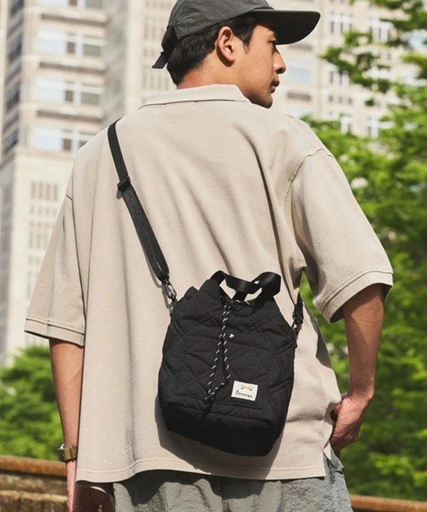 日系小狐狸水桶斜跨包休闲出行潮流