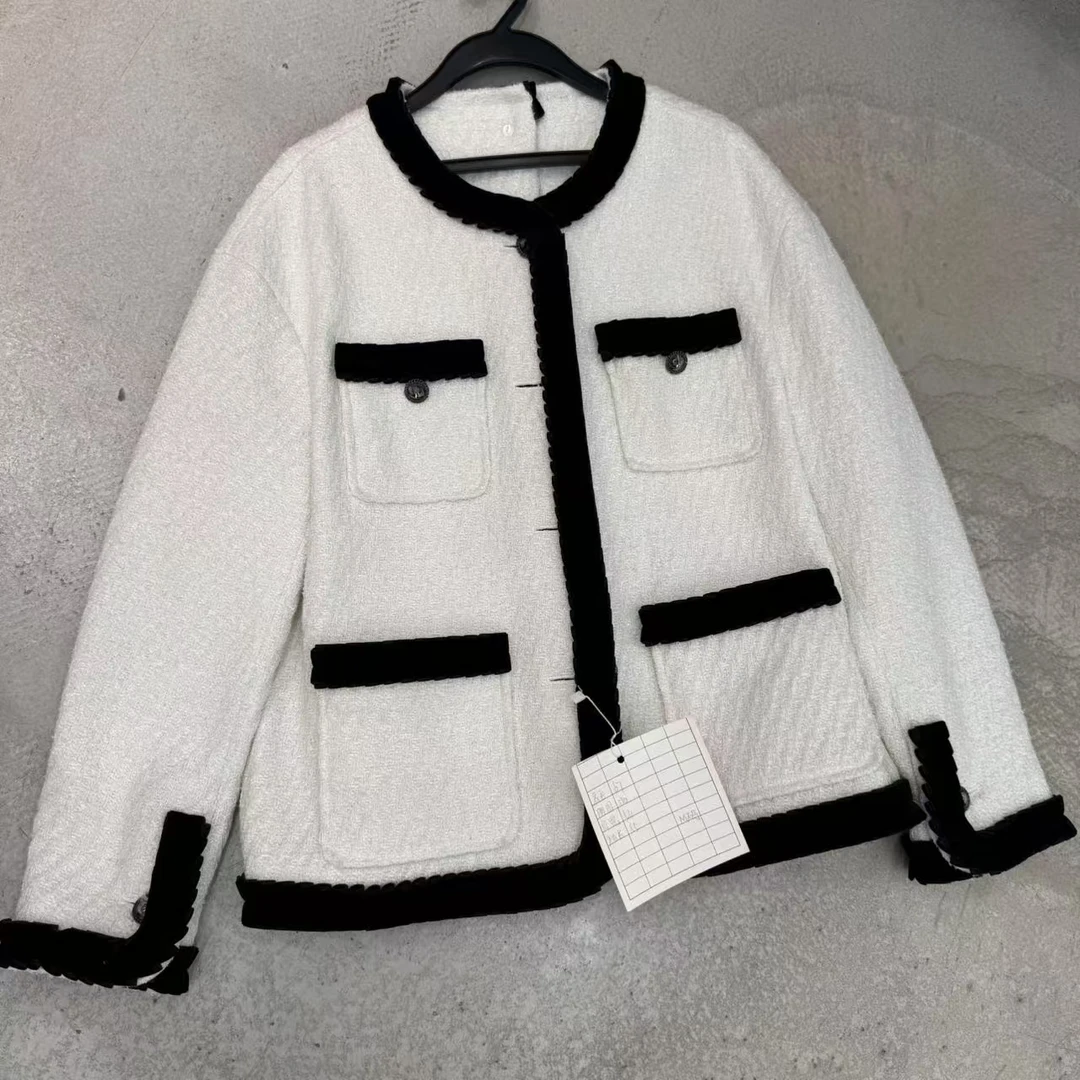 A03慕溢-25时尚白色粗花呢黑边外套
