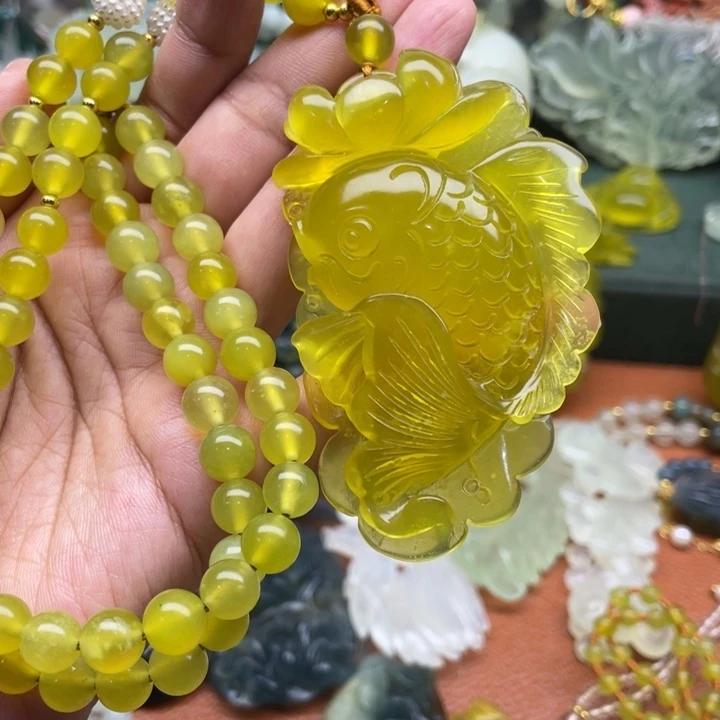 未镶嵌蛇纹石玉吊坠