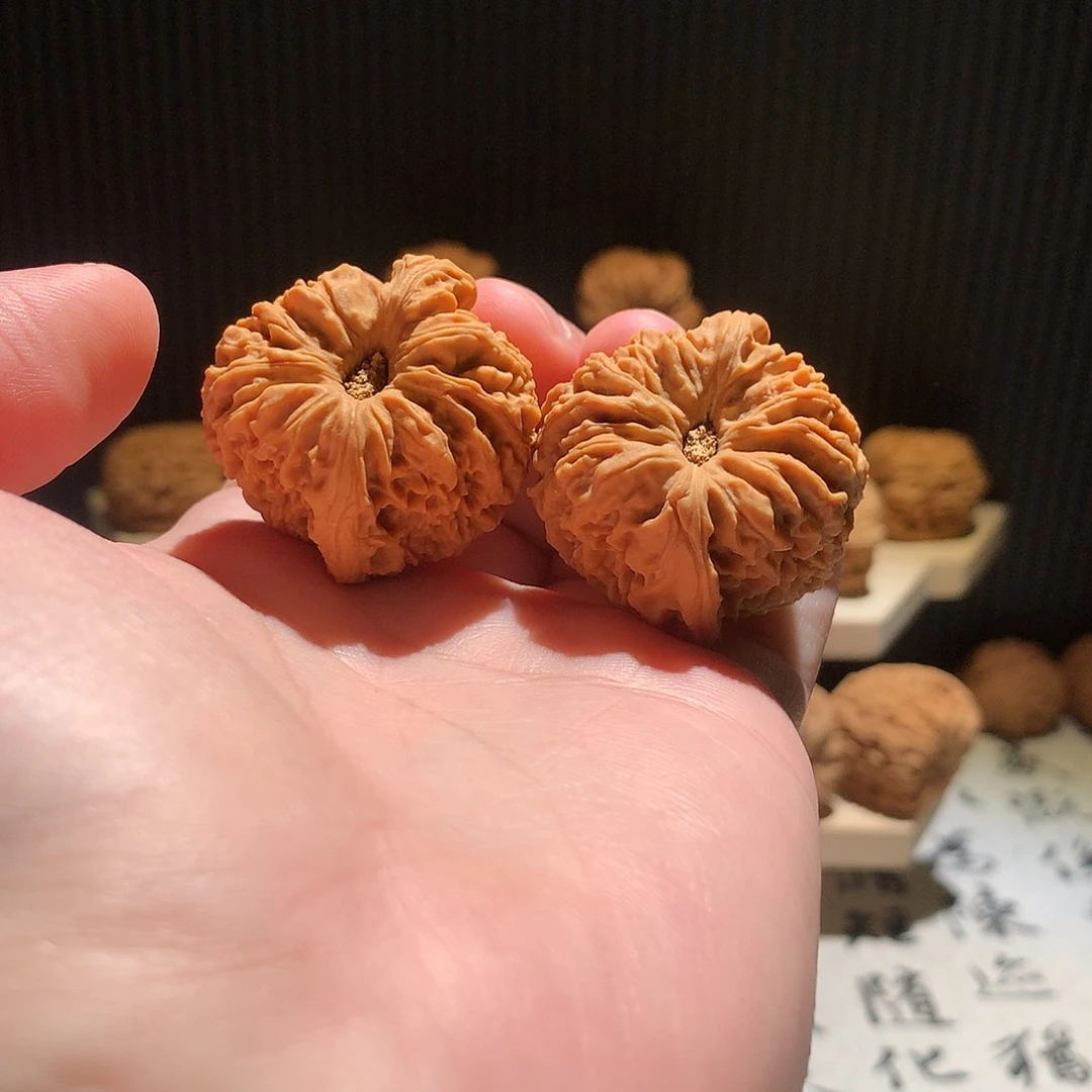 文玩核桃把件35南疆凹底