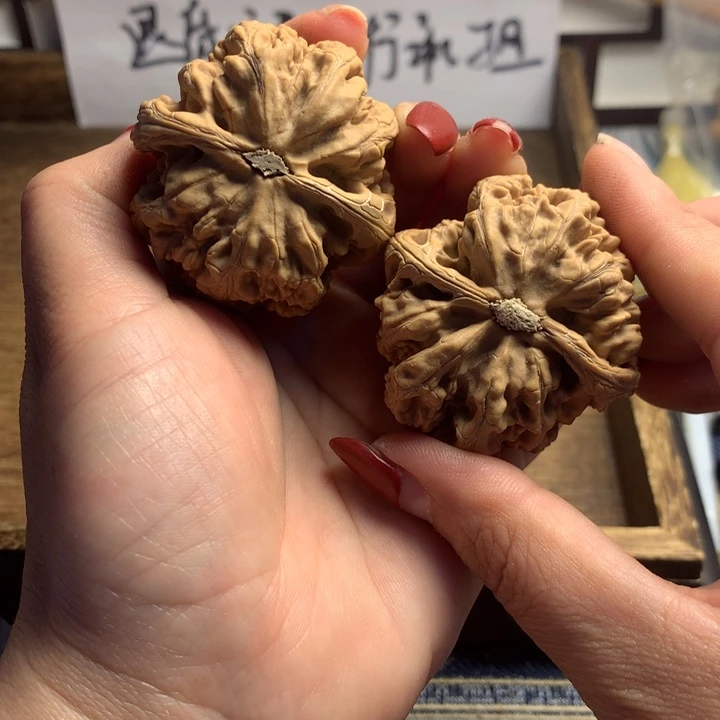 文玩核桃吊坠多**爸粗筋