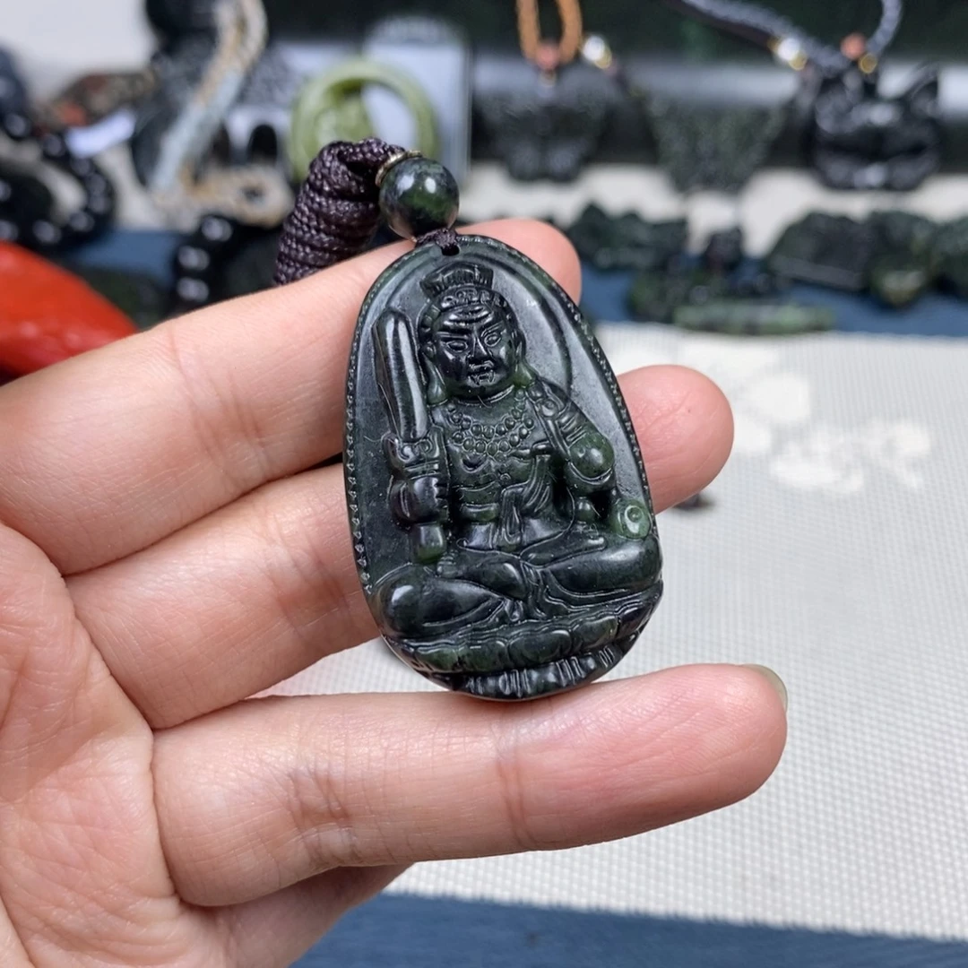 蛇纹石玉未镶嵌颈饰不动明王，生肖鸡守护