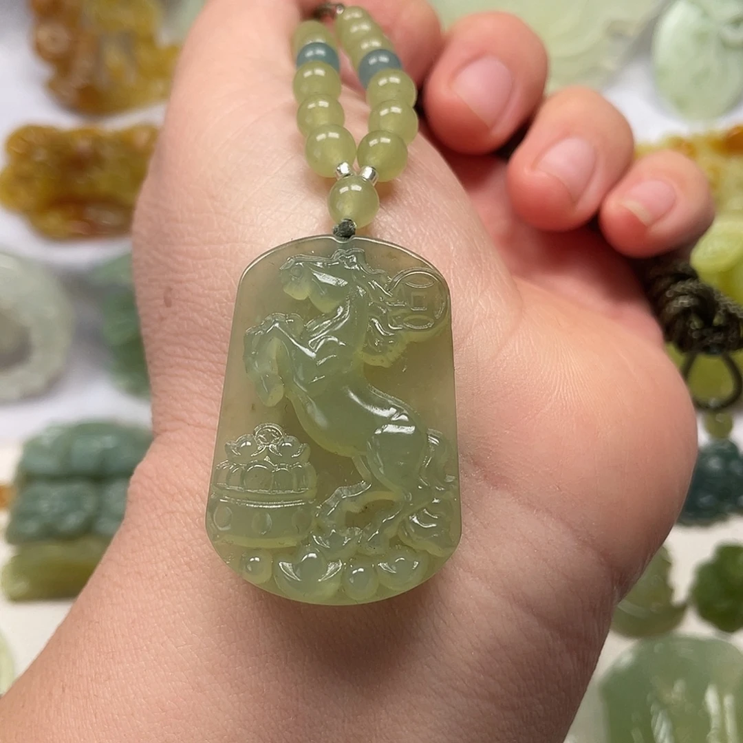 蛇纹石玉未镶嵌颈饰