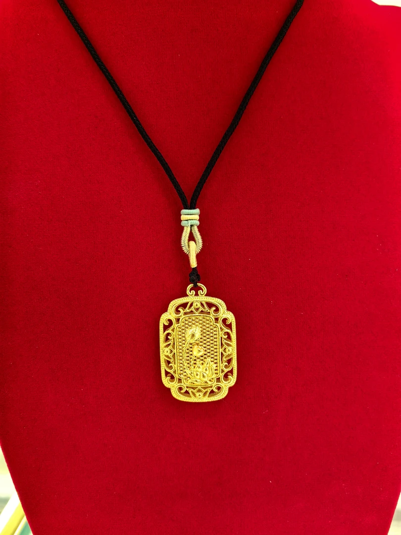 吊坠足银 镂空好运连连 金重0.43 银重12.17 总重12.6