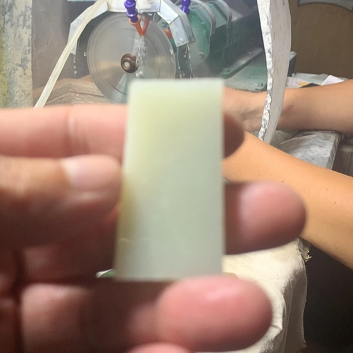 颈饰未镶嵌和田玉（糖玉）