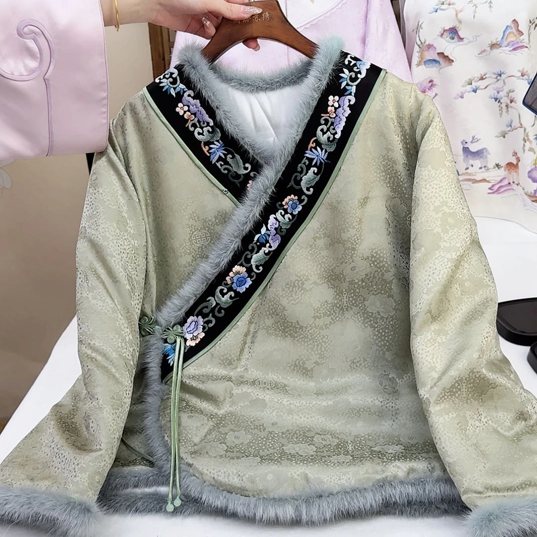 织绣真丝绿色交领棉服