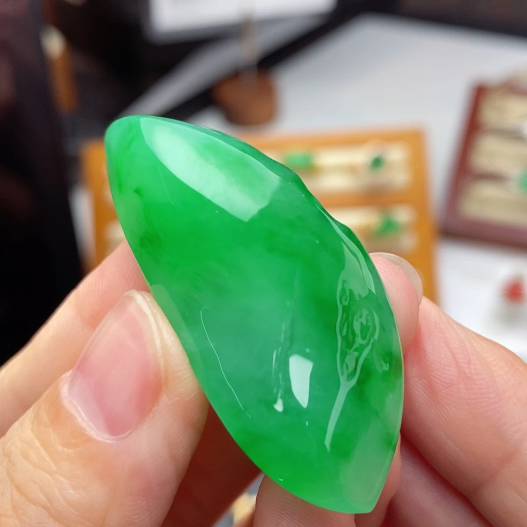 未镶嵌定制翡翠阳绿色极简胶块