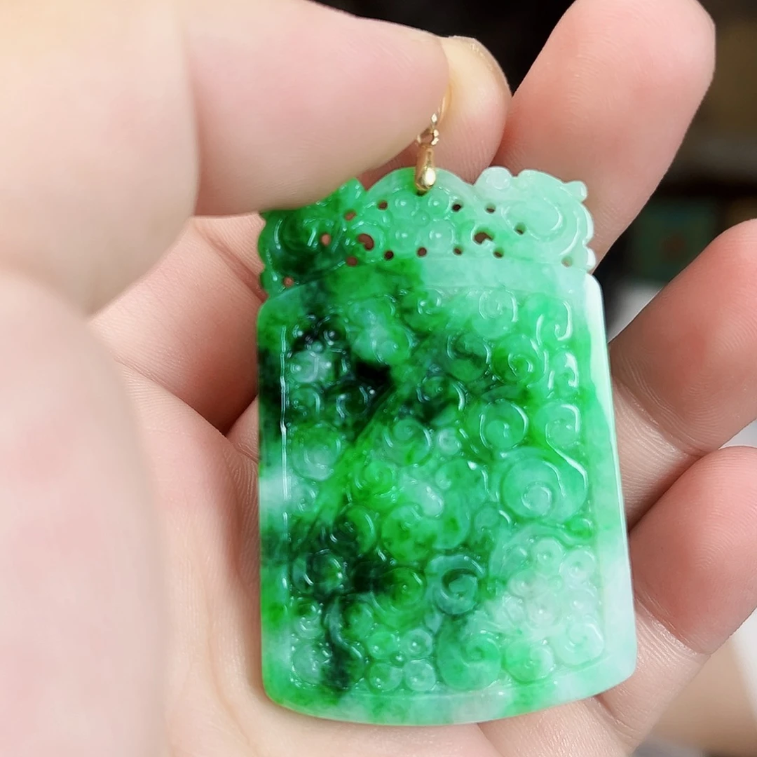 翡翠18K金镶嵌颈饰吊坠