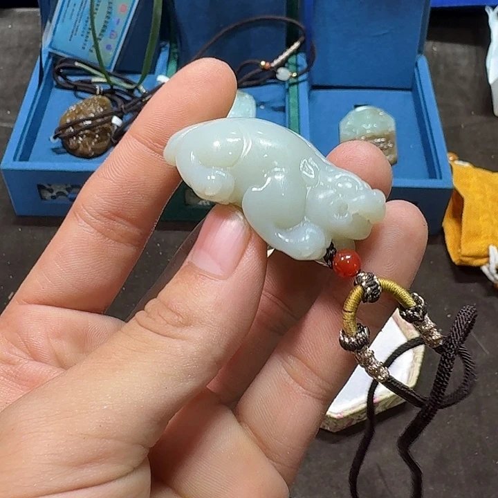 未镶嵌和田玉（糖玉）车挂