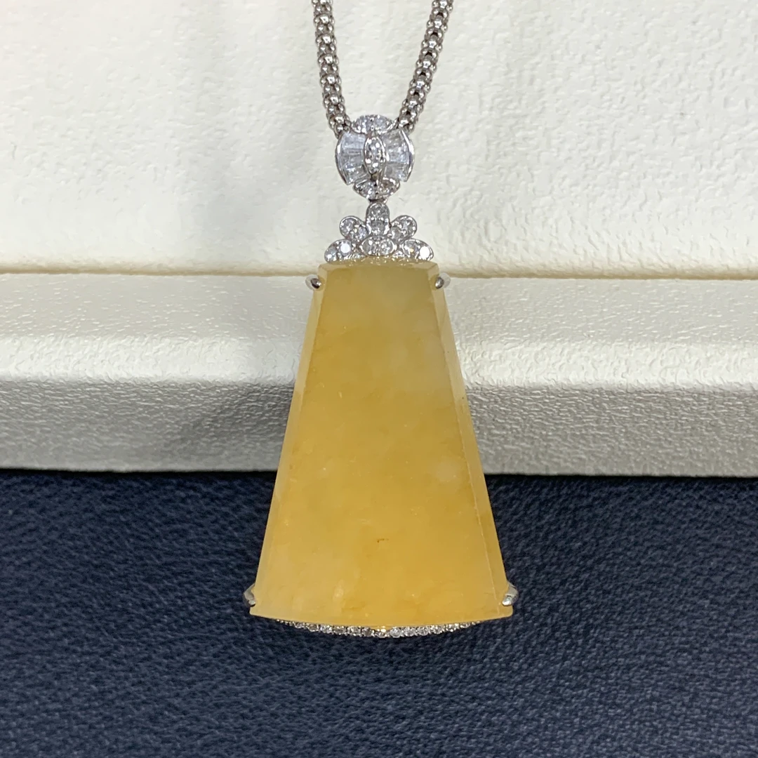 冰糖黄翡满色无事牌翡翠豪镶吊坠天然缅甸A货