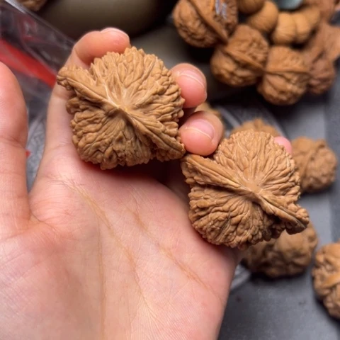 然***r文玩核桃吊坠楼子