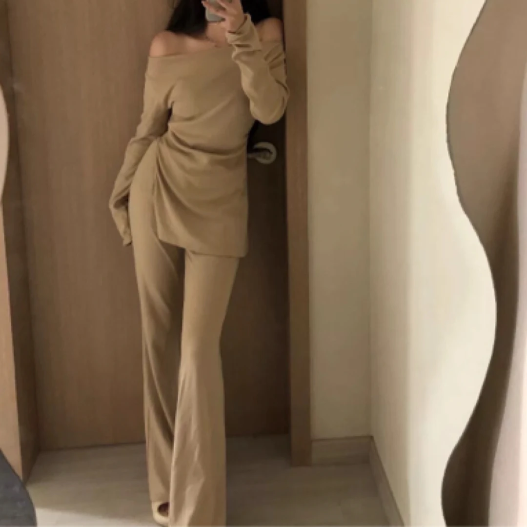 早春穿搭一整套2025懒人斜肩时尚套装女一字肩上衣拖地裤两件套装