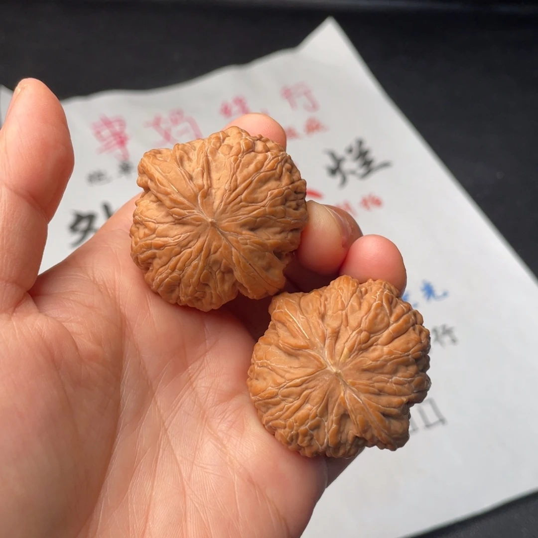 文玩核桃把件067。41铁锤有黄