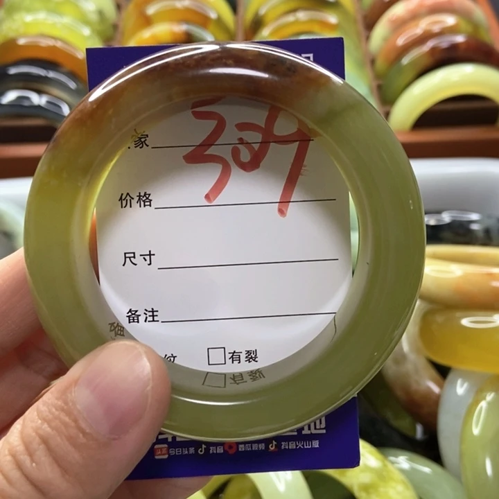 一***咩未镶嵌蛇纹石玉手镯