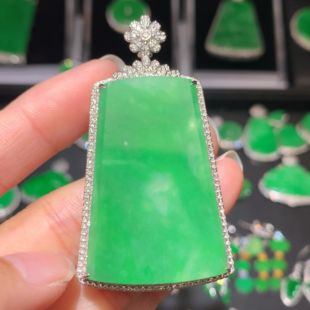 翡翠颈饰18K金镶嵌翡翠