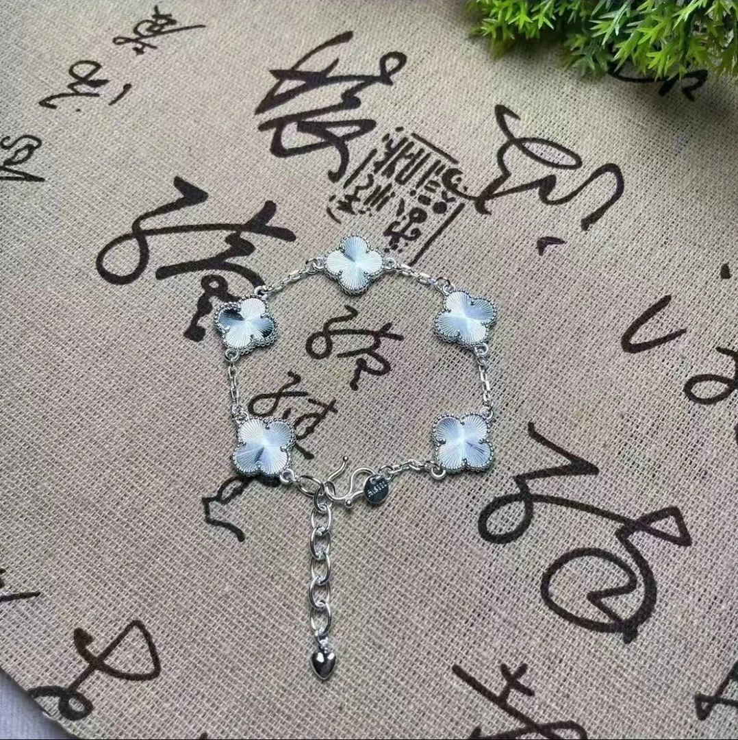 网红幸运四叶草 082